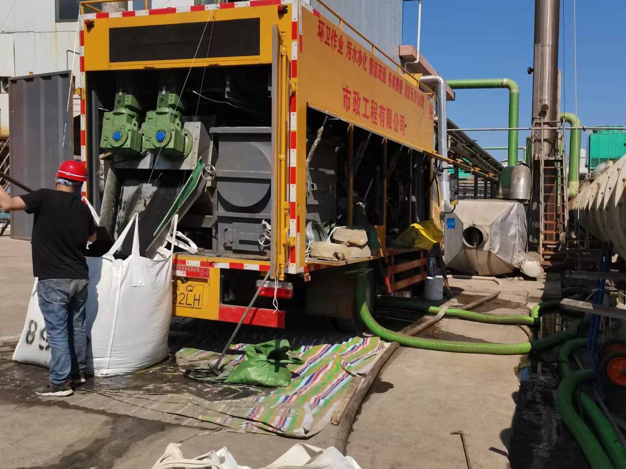 焉耆淤泥压干处理